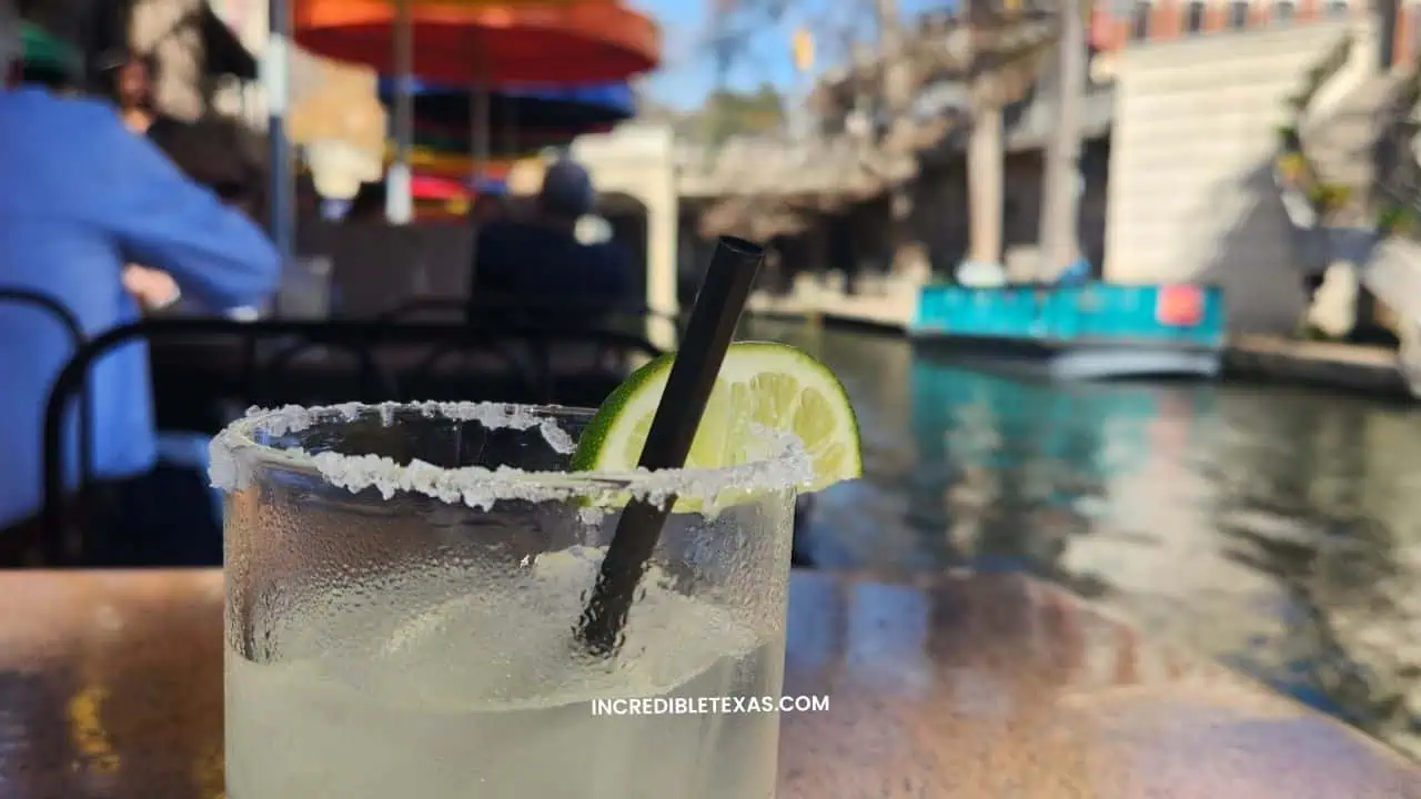 Cocktails at Ácenar San Antonio TX