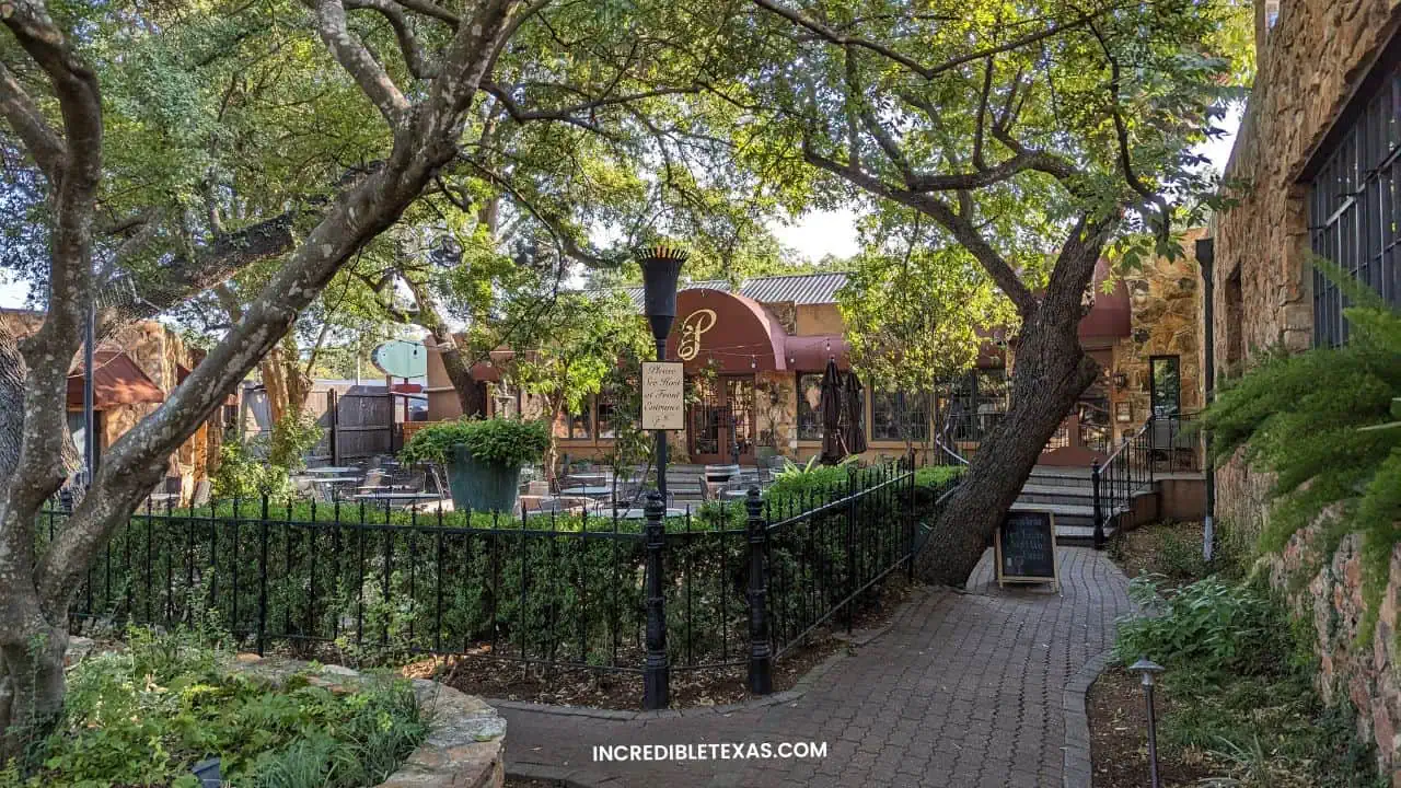 Palmer’s Restaurant Bar & Courtyard San Marcos